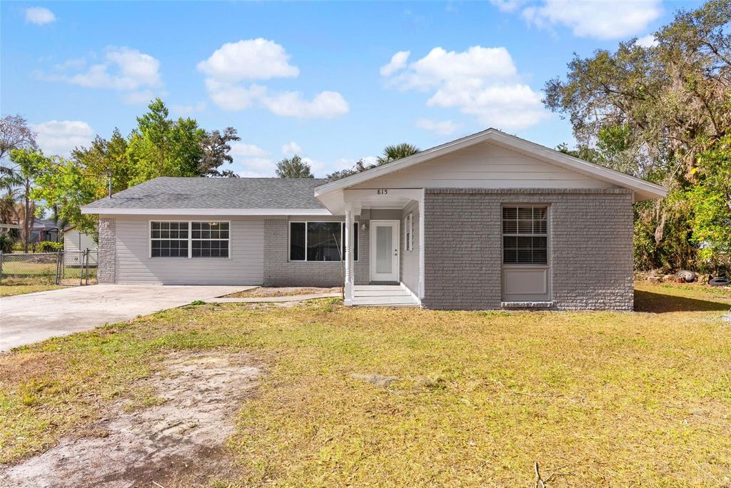 Image 1 of property listing at 815 N HENDRY AVENUE, Fort Meade, FL 33841