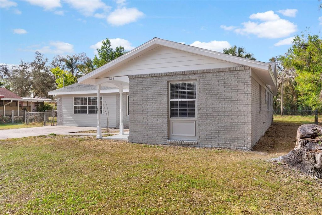 Image 3 of property listing at 815 N HENDRY AVENUE, Fort Meade, FL 33841