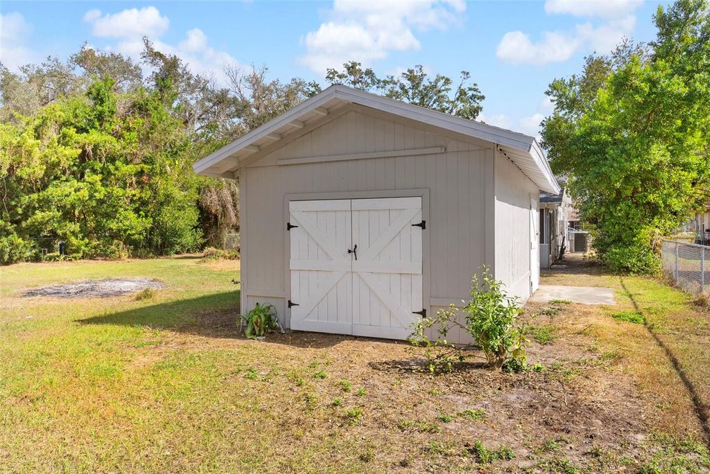 Image 30 of property listing at 815 N HENDRY AVENUE, Fort Meade, FL 33841