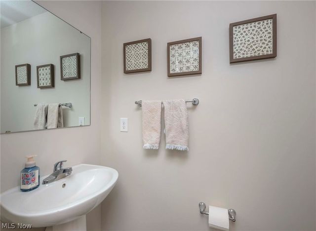 1422 Wood Fern Drive, Akron, OH 44312