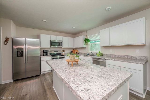 1422 Wood Fern Drive, Akron, OH 44312