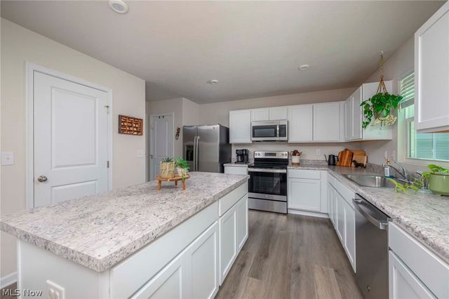 1422 Wood Fern Drive, Akron, OH 44312