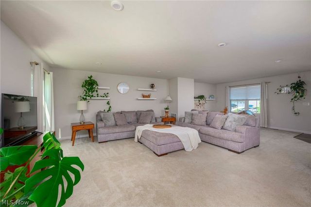 1422 Wood Fern Drive, Akron, OH 44312