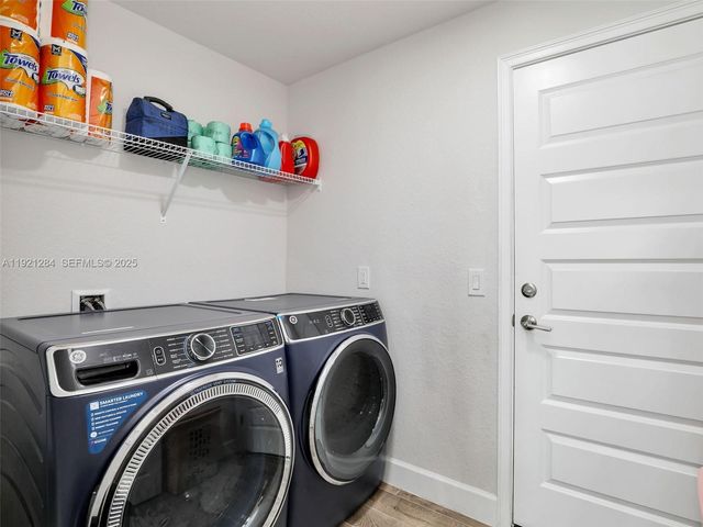 2405 Nelson Rd, Cape Coral, FL 33393