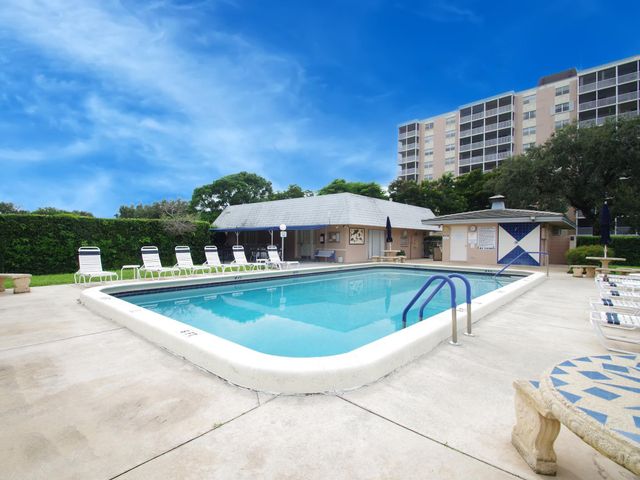 3575 Broken Woods Drive 301, Coral Springs, FL 33065