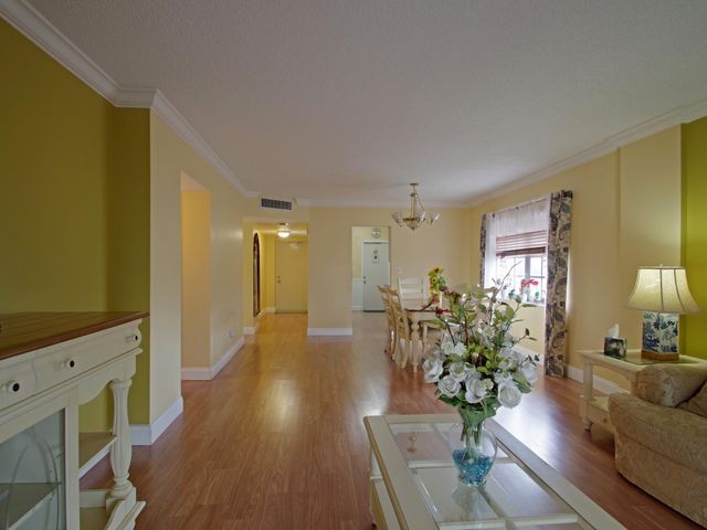 3575 Broken Woods Drive 301, Coral Springs, FL 33065