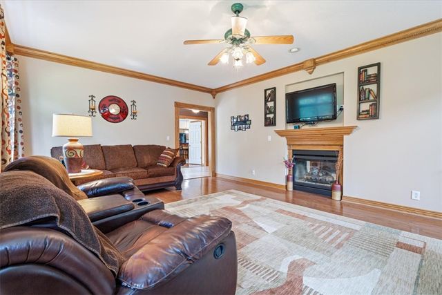 2 Ewes Lane, Bella Vista, AR 72715