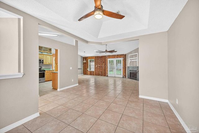 1548 Pelican Pt Dr, Cantonment, FL 32533