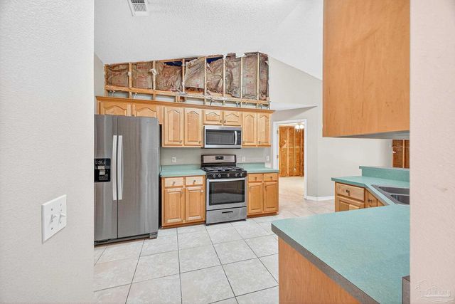 1548 Pelican Pt Dr, Cantonment, FL 32533