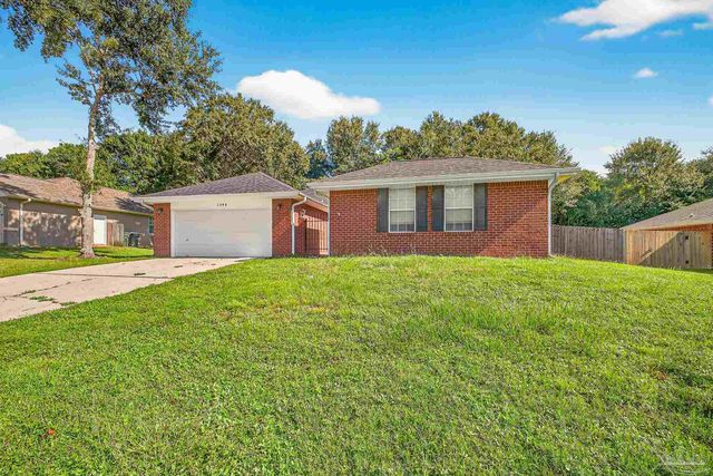 1548 Pelican Pt Dr, Cantonment, FL 32533