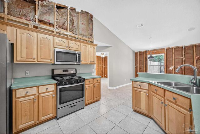 1548 Pelican Pt Dr, Cantonment, FL 32533