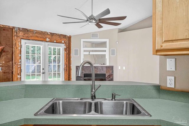 1548 Pelican Pt Dr, Cantonment, FL 32533