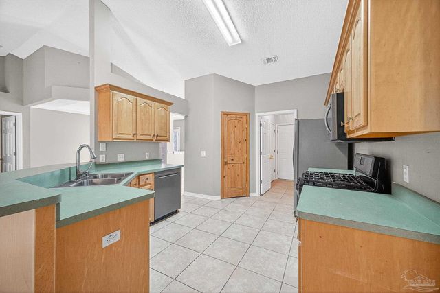 1548 Pelican Pt Dr, Cantonment, FL 32533