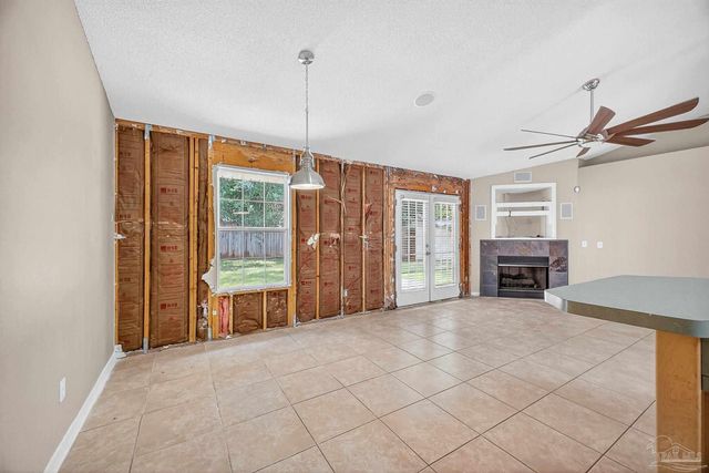 1548 Pelican Pt Dr, Cantonment, FL 32533
