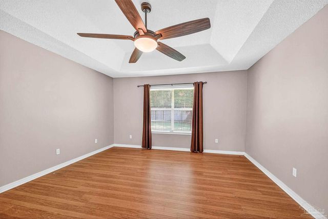 1548 Pelican Pt Dr, Cantonment, FL 32533