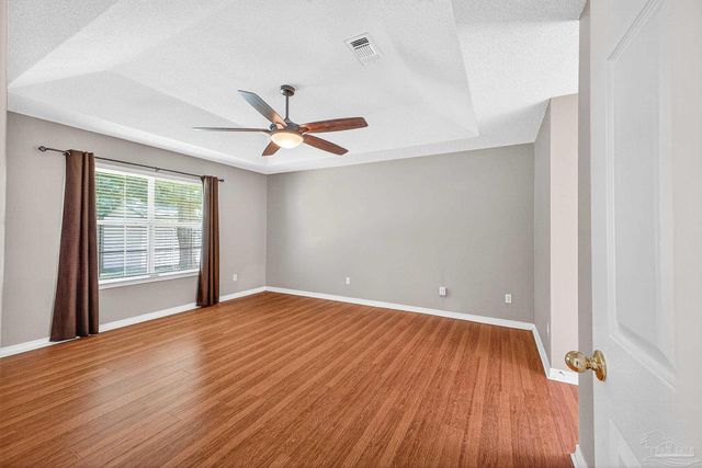 1548 Pelican Pt Dr, Cantonment, FL 32533