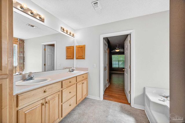 1548 Pelican Pt Dr, Cantonment, FL 32533