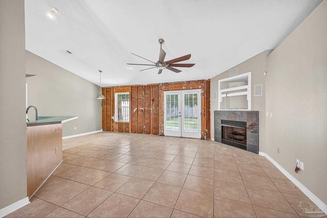 1548 Pelican Pt Dr, Cantonment, FL 32533
