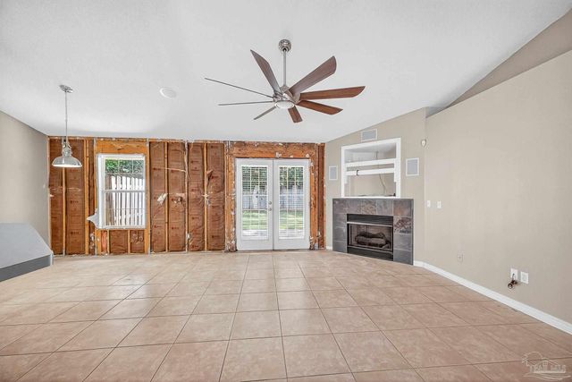 1548 Pelican Pt Dr, Cantonment, FL 32533