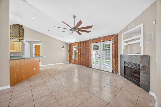 1548 Pelican Pt Dr, Cantonment, FL 32533