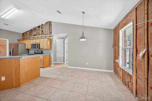 1548 Pelican Pt Dr, Cantonment, FL 32533