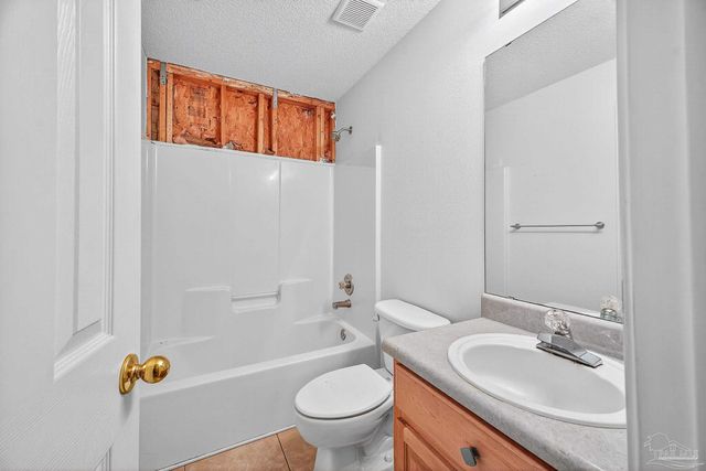 1548 Pelican Pt Dr, Cantonment, FL 32533