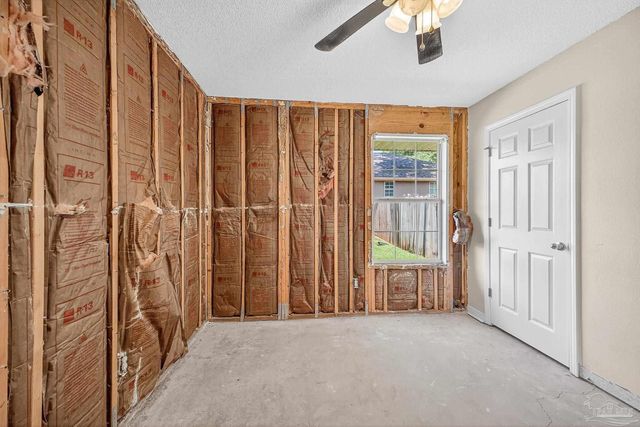 1548 Pelican Pt Dr, Cantonment, FL 32533