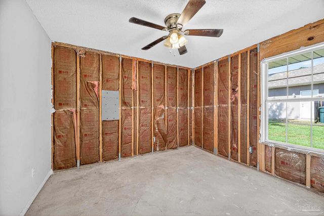 1548 Pelican Pt Dr, Cantonment, FL 32533