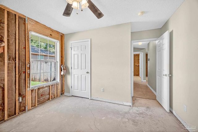 1548 Pelican Pt Dr, Cantonment, FL 32533