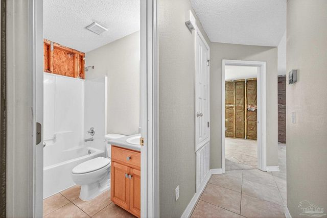1548 Pelican Pt Dr, Cantonment, FL 32533