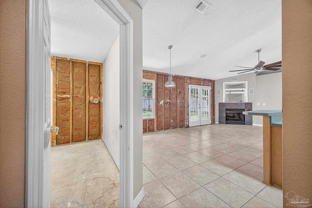 1548 Pelican Pt Dr, Cantonment, FL 32533