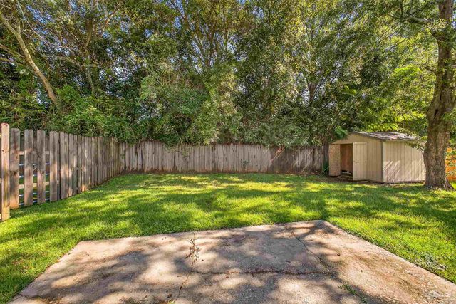 1548 Pelican Pt Dr, Cantonment, FL 32533