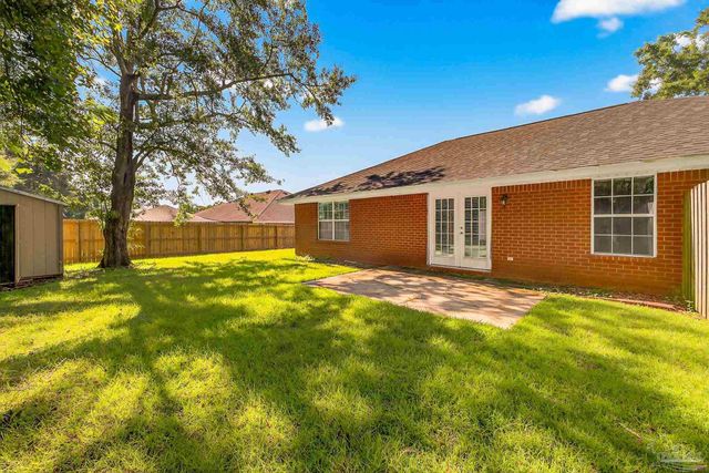 1548 Pelican Pt Dr, Cantonment, FL 32533