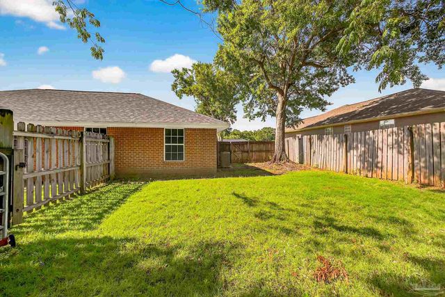 1548 Pelican Pt Dr, Cantonment, FL 32533