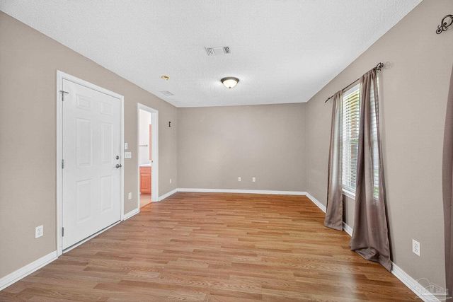 1548 Pelican Pt Dr, Cantonment, FL 32533