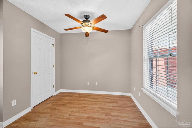 1548 Pelican Pt Dr, Cantonment, FL 32533