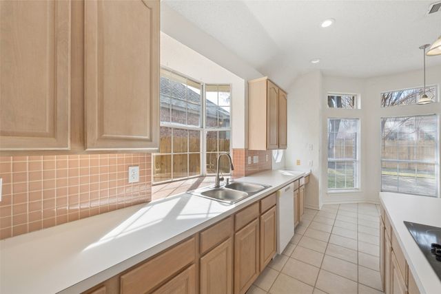 2113 Brentcove Drive, Grapevine, TX 76051