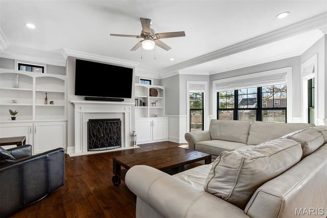 320 Bogey Lane, Kirkwood, MO 63122