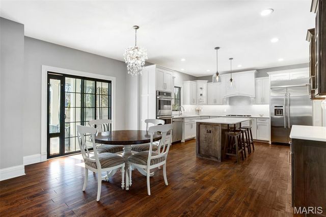 320 Bogey Lane, Kirkwood, MO 63122