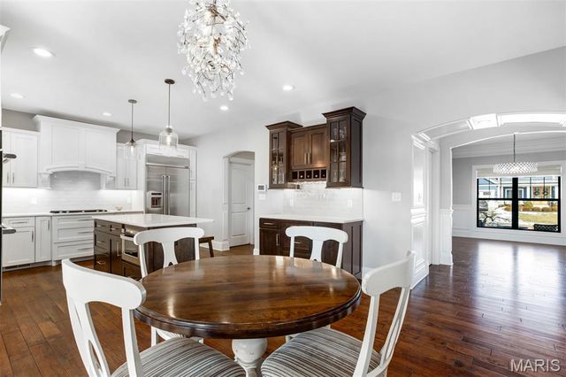 320 Bogey Lane, Kirkwood, MO 63122