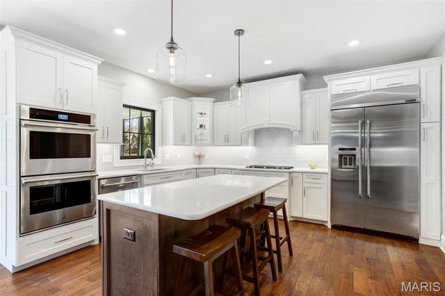 320 Bogey Lane, Kirkwood, MO 63122