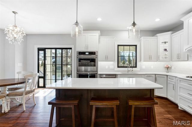 320 Bogey Lane, Kirkwood, MO 63122