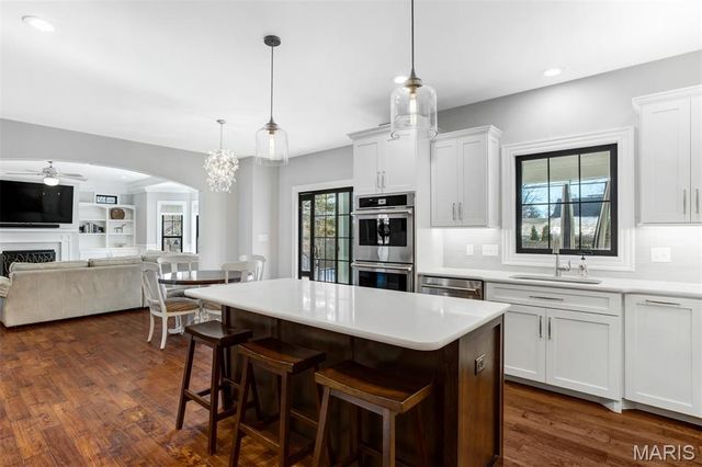 320 Bogey Lane, Kirkwood, MO 63122