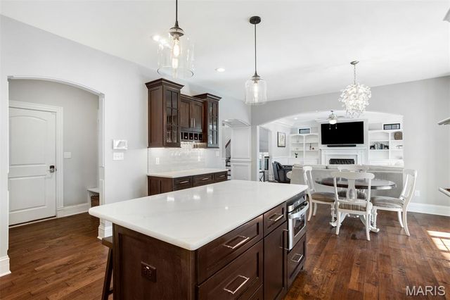 320 Bogey Lane, Kirkwood, MO 63122