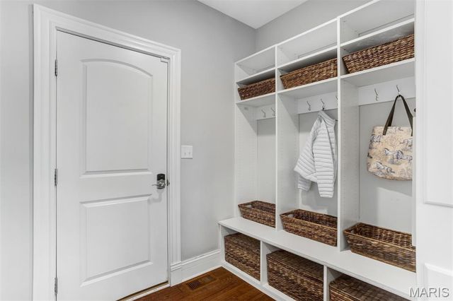 320 Bogey Lane, Kirkwood, MO 63122