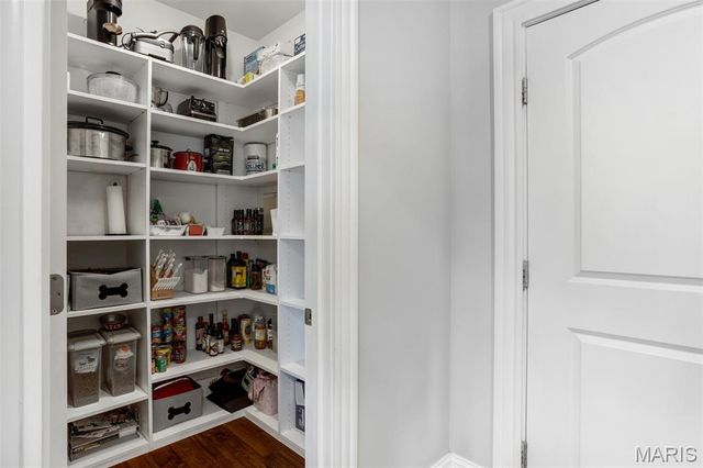 320 Bogey Lane, Kirkwood, MO 63122