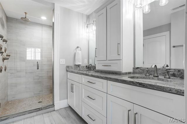 320 Bogey Lane, Kirkwood, MO 63122