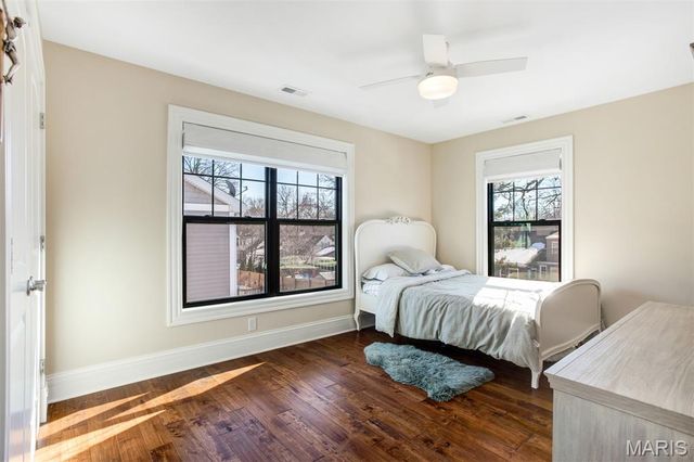 320 Bogey Lane, Kirkwood, MO 63122