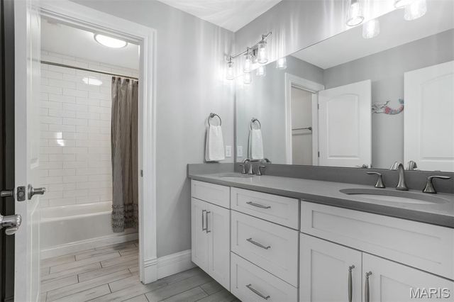 320 Bogey Lane, Kirkwood, MO 63122