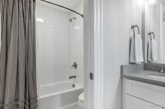 320 Bogey Lane, Kirkwood, MO 63122